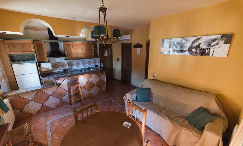 Apartamentos Raisa - Hornos de Segura  